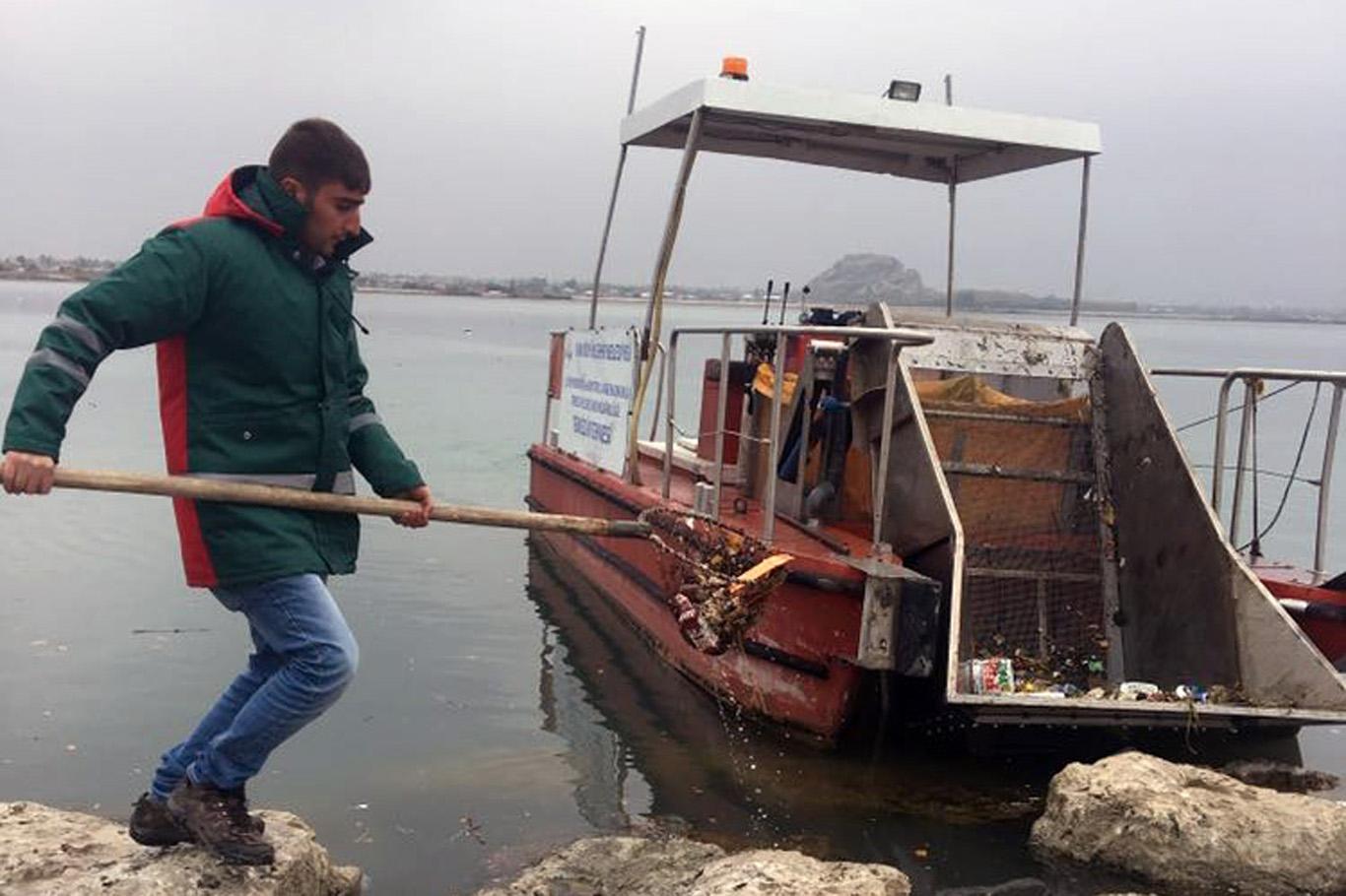 Deniz süpürgesi temizliği sürdürüyor Deniz süpürgesi temizliği sürdürüyor